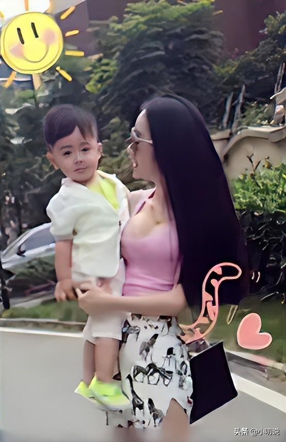 程琳非主流時代的網(wǎng)紅鼻祖，銷聲匿跡多年后重回網(wǎng)絡，離異單身