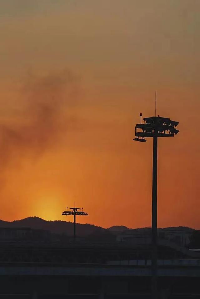 相約安徽·向春而行__全新直播方式，解鎖黃山新地標(biāo)——在塔臺(tái)咖啡，共賞絢爛晚霞