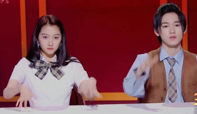 宋亞軒的粉絲名叫什么應(yīng)援色，宋亞軒的粉絲名叫什么英文？