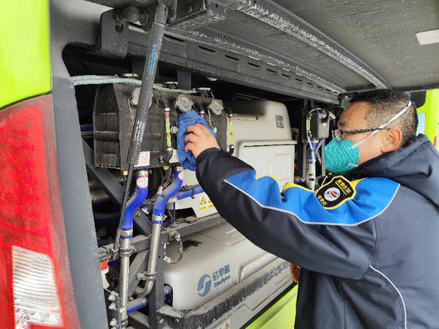 “兼職”理發(fā)師、按摩師，這位冬奧駕駛員“檔期”滿滿