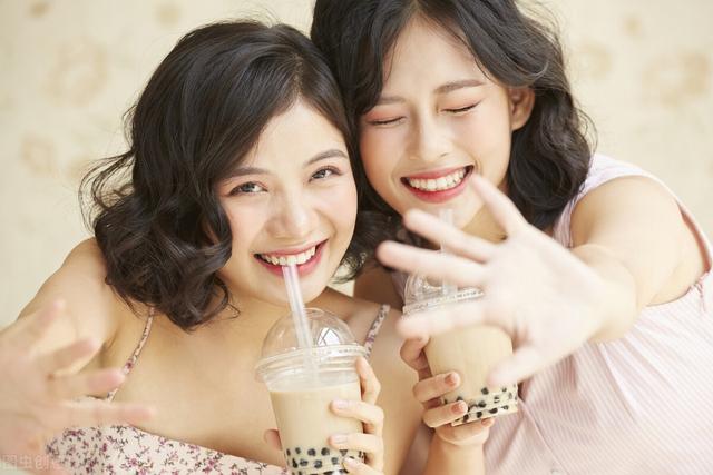 祝閨蜜新婚快樂的朋友圈文案簡短霸氣，祝閨蜜新婚快樂的朋友圈文案簡短一點？