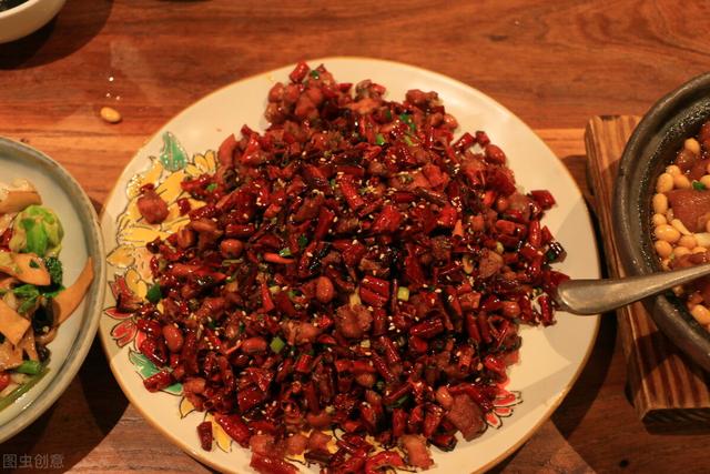 屬龍人開什么店最賺錢呢，屬龍人開什么店最賺錢呢女生？