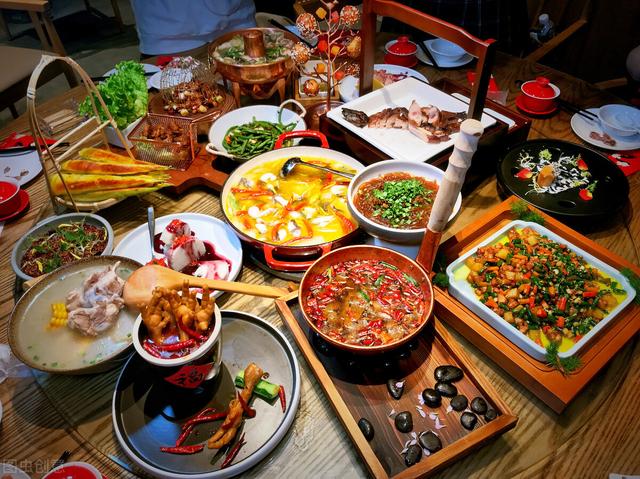 屬龍人開什么店最賺錢呢，屬龍人開什么店最賺錢呢女生？