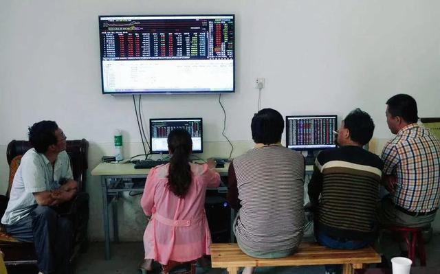 收舊衣服的怎么賺錢，想做收舊衣服的買賣哪里收？