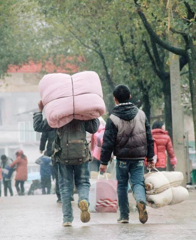 收舊衣服的怎么賺錢，想做收舊衣服的買賣哪里收？