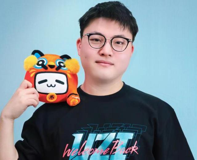 uzi現(xiàn)在在哪直播2023，uzi現(xiàn)在在哪直播？