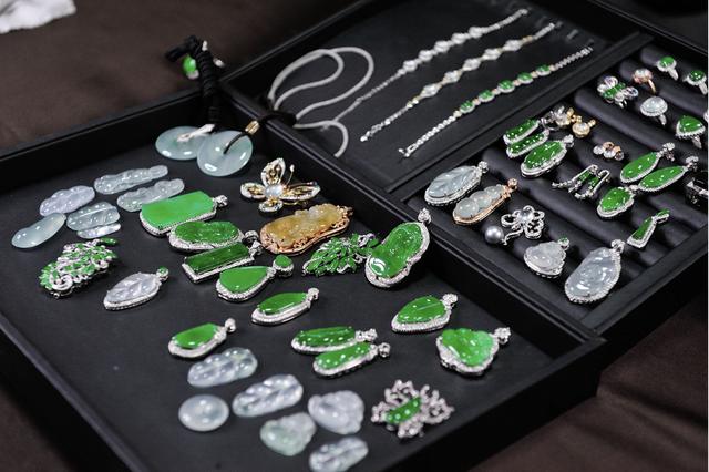 玉雕師張忠堯翡翠直播間，玉雕師張忠堯翡翠怎樣聯(lián)系？