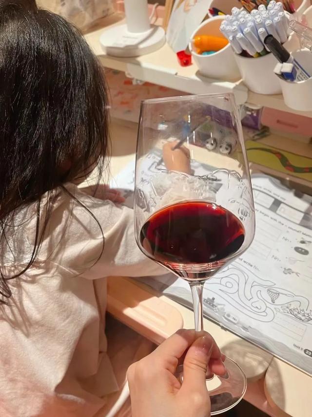 孩子摔傷媽媽朋友圈心情簡單，孩子摔傷媽媽朋友圈心情簡單句子？