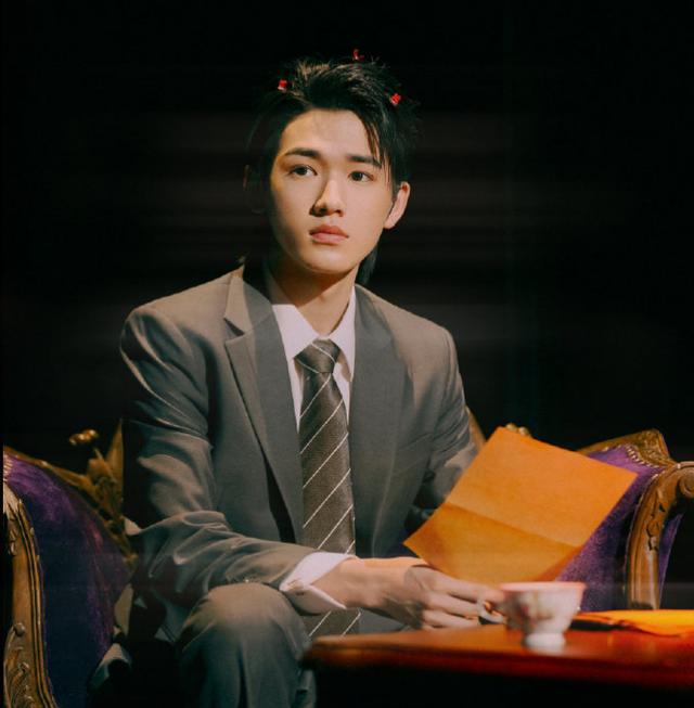 宋亞軒的粉絲名叫什么應(yīng)援色，宋亞軒的粉絲名叫什么英文？