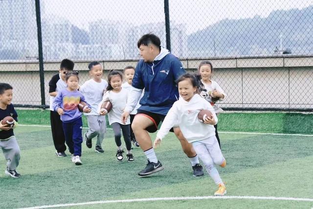 孩子摔傷媽媽朋友圈心情簡單，孩子摔傷媽媽朋友圈心情簡單句子？