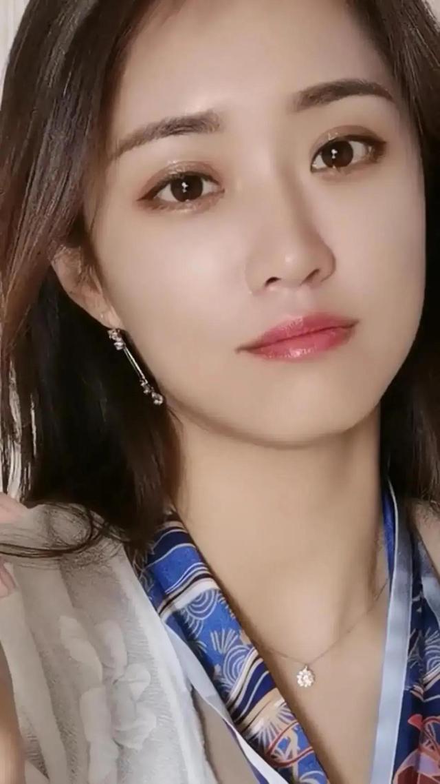 抖音美女千千萬(wàn)下一句是什么諷刺的，抖音美女千千萬(wàn)下一句是什么諷刺的歌曲？