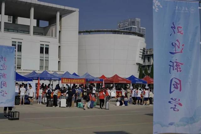 安徽大學(xué)互聯(lián)網(wǎng)學(xué)院官網(wǎng)電話，安徽大學(xué)互聯(lián)網(wǎng)學(xué)院官網(wǎng)首頁？