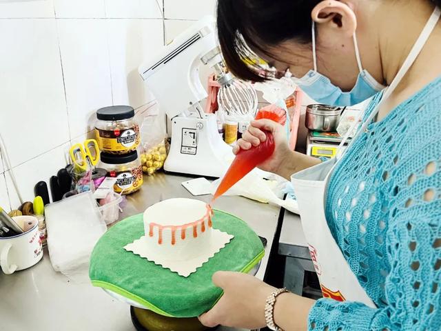 蛋糕發(fā)朋友圈文案短句，賣蛋糕發(fā)朋友圈配文字？