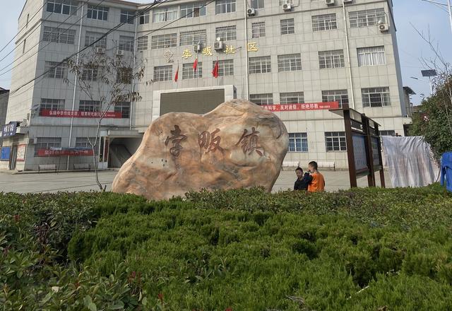 一家四口旅游發(fā)朋友圈，夫妻故地重游發(fā)朋友圈美句？