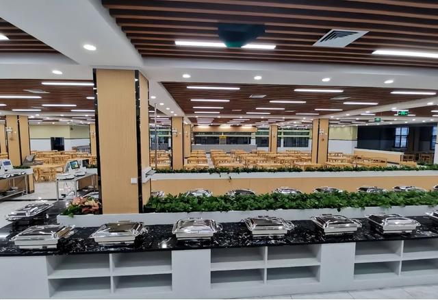 大學(xué)食堂最火爆的項(xiàng)目拌飯，大學(xué)食堂最火爆的項(xiàng)目牛肉飯？