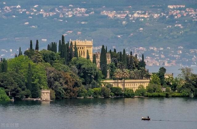 想家了發(fā)朋友圈的句子簡短圖片，想家的朋友圈段子？