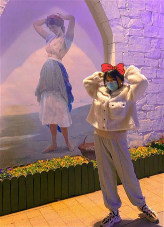 小團(tuán)團(tuán)斗魚直播間，斗魚小團(tuán)團(tuán)和平小店下載？