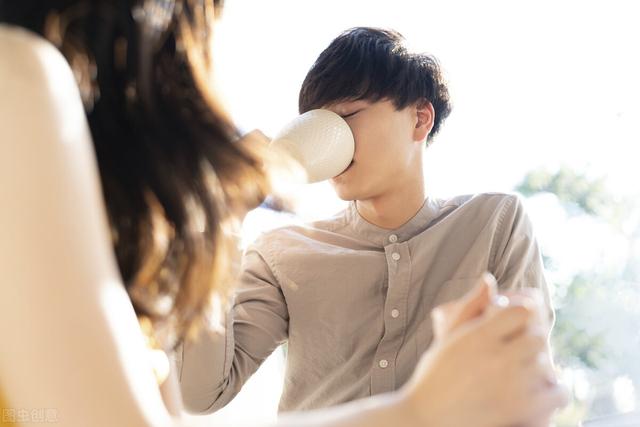 把微信背景變成灰色代表什么心理，微信背景變灰色