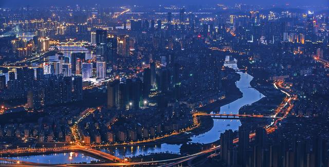 創(chuàng)業(yè)型公司要不要去工地上班，創(chuàng)業(yè)型公司要不要去工地做？