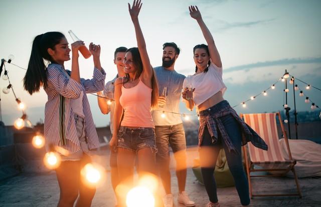 友情的說說發(fā)朋友圈的句子傷感，友情的說說發(fā)朋友圈的句子傷感圖片？