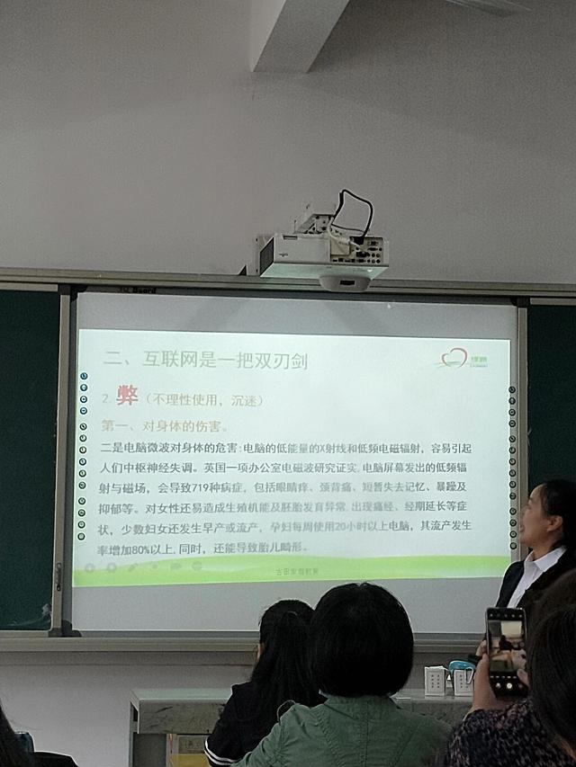 網(wǎng)絡(luò)的利弊英語作文80帶翻譯，互聯(lián)網(wǎng)的利弊英語作文120字？