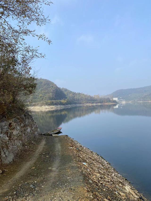 一家四口旅游發(fā)朋友圈，夫妻故地重游發(fā)朋友圈美句？