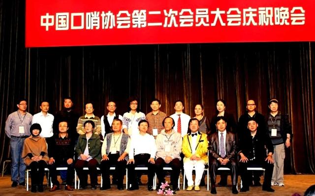 抖音很輕快的口哨音樂(lè)，抖音里面一首純音樂(lè)口哨吹的？