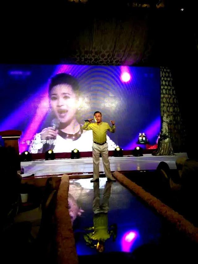 抖音很輕快的口哨音樂(lè)，抖音里面一首純音樂(lè)口哨吹的？