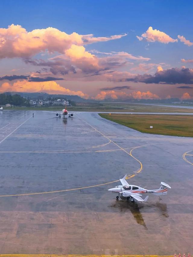 相約安徽·向春而行__全新直播方式，解鎖黃山新地標(biāo)——在塔臺(tái)咖啡，共賞絢爛晚霞