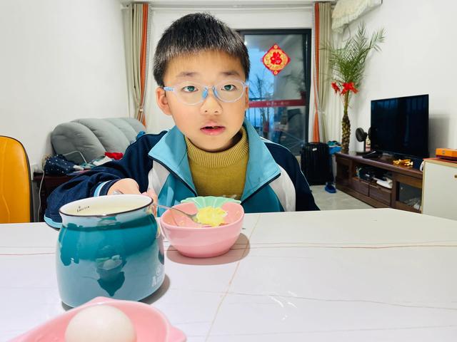 想家了發(fā)朋友圈的句子簡短圖片，想家的朋友圈段子？