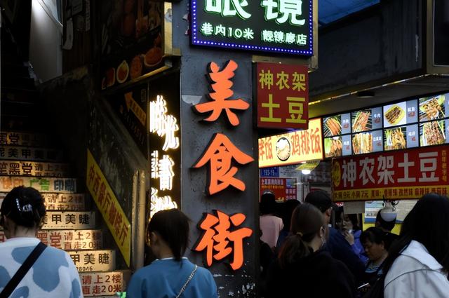 大學(xué)食堂最火爆的項(xiàng)目拌飯，大學(xué)食堂最火爆的項(xiàng)目牛肉飯？