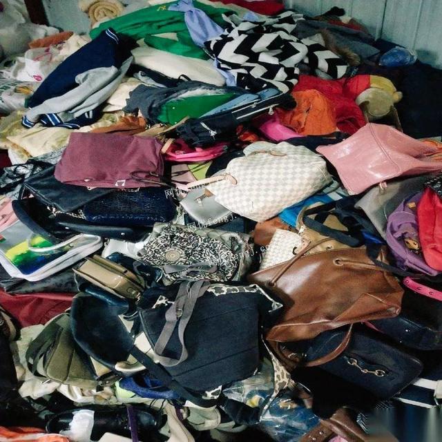 收舊衣服的怎么賺錢，想做收舊衣服的買賣哪里收？