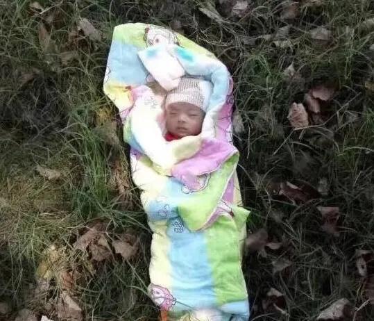 抖音美女千千萬(wàn)下一句是什么諷刺的，抖音美女千千萬(wàn)下一句是什么諷刺的歌曲？