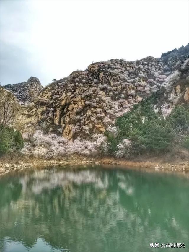 姐妹出去玩適合發(fā)朋友圈的句子沙雕，姐妹出去玩適合發(fā)朋友圈的句子沙雕圖片？