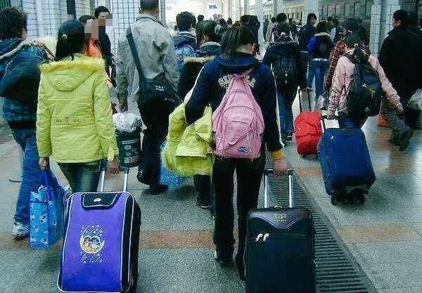 收舊衣服的怎么賺錢，想做收舊衣服的買賣哪里收？