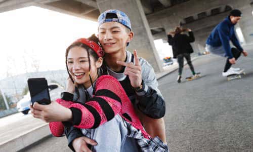 抖音里怎么開通商品櫥窗，抖音怎么開通商品櫥窗功能蘋果手機(jī)？