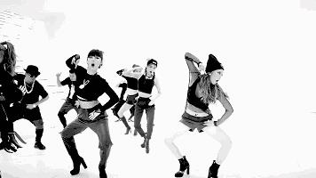 女兒跳舞發(fā)朋友圈怎么配文字，女兒跳舞發(fā)朋友圈怎么配文案？