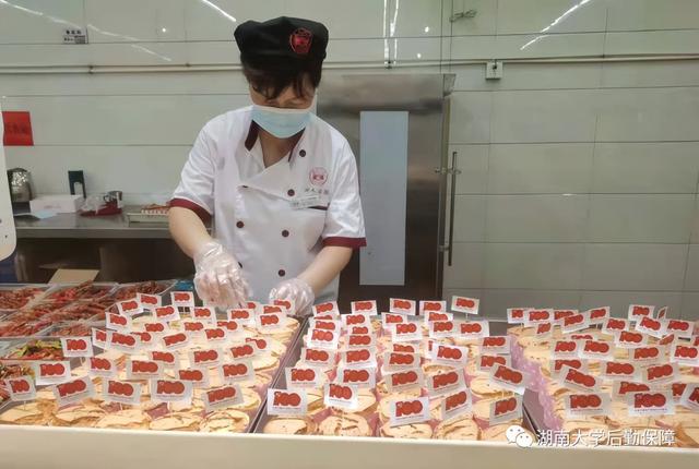 大學(xué)食堂最火爆的項(xiàng)目拌飯，大學(xué)食堂最火爆的項(xiàng)目牛肉飯？