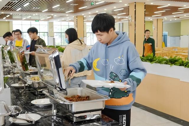 大學(xué)食堂最火爆的項(xiàng)目拌飯，大學(xué)食堂最火爆的項(xiàng)目牛肉飯？