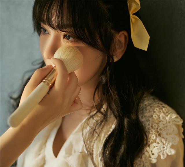 小團(tuán)團(tuán)斗魚直播間，斗魚小團(tuán)團(tuán)和平小店下載？