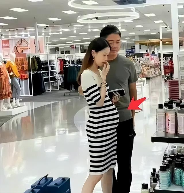 此外,包括京東創(chuàng)始人劉強(qiáng)東,早年在中關(guān)村擺地?cái)傎u光，京東創(chuàng)始人劉強(qiáng)東簡介？