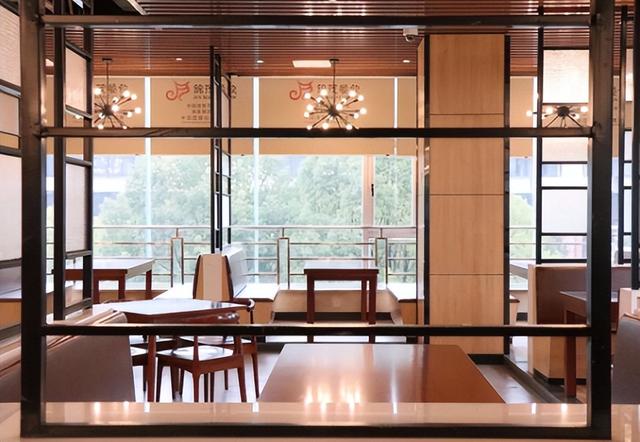 大學(xué)食堂最火爆的項(xiàng)目拌飯，大學(xué)食堂最火爆的項(xiàng)目牛肉飯？