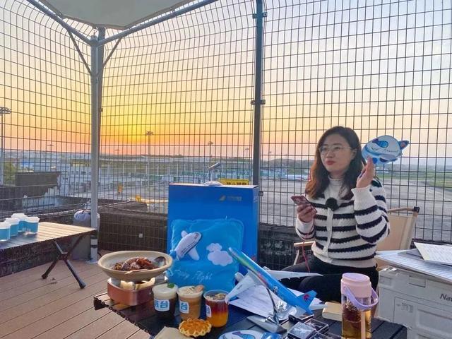 相約安徽·向春而行__全新直播方式，解鎖黃山新地標(biāo)——在塔臺(tái)咖啡，共賞絢爛晚霞