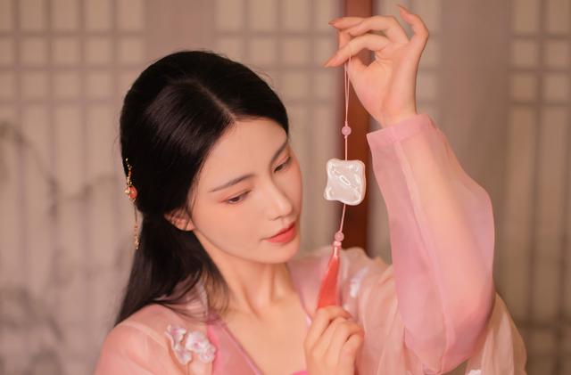 香水推廣詞，香水廣告標(biāo)題？