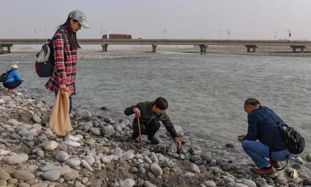 石鐵隕石多少錢一克 視頻（真正的石鐵隕石多少錢一克）