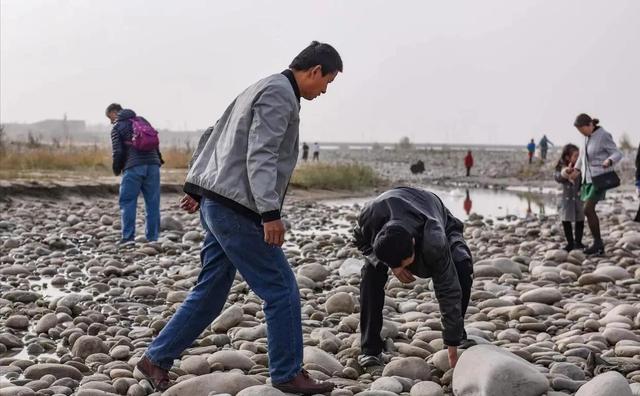 石鐵隕石多少錢一克 視頻（真正的石鐵隕石多少錢一克）