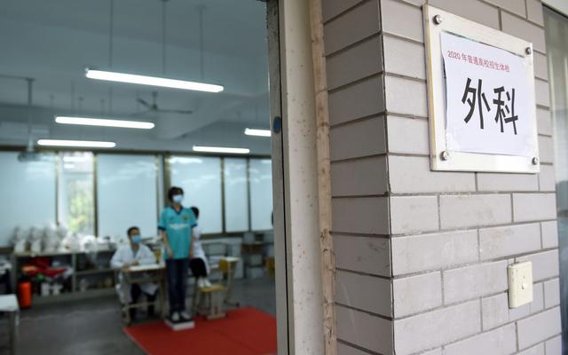 高考體檢項目需要裸檢嗎，高考體檢裸檢必要嗎？