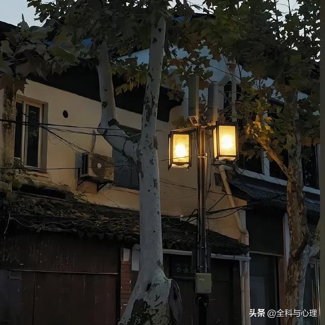 適合發(fā)朋友圈的說說簡短，發(fā)朋友圈的短句分享？