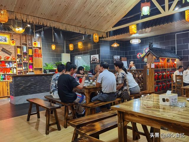 抖音吃辣椒拌飯三兄弟叫什么，抖音吃辣椒拌飯三兄弟叫什么,背景音樂(lè)？