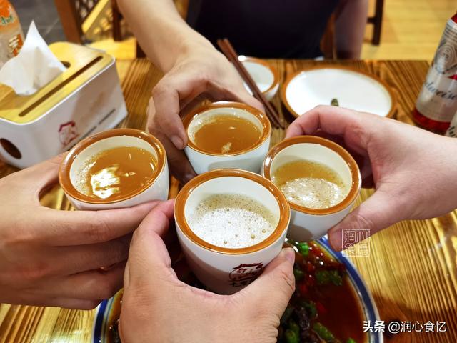 抖音吃辣椒拌飯三兄弟叫什么，抖音吃辣椒拌飯三兄弟叫什么,背景音樂(lè)？